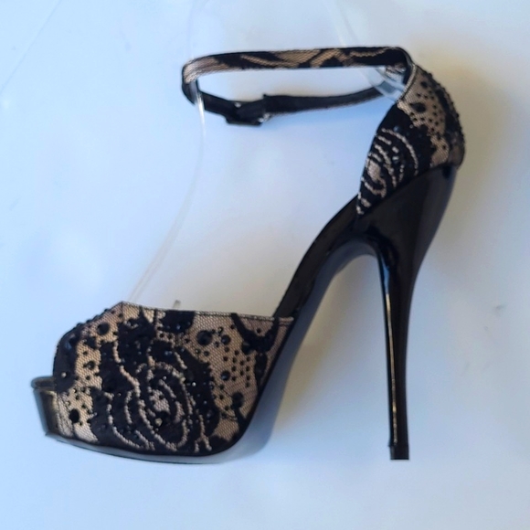 Steve Madden Hadleyy Jeweled Lace Peep Toe Platform Pumps - Picture 3 of 14